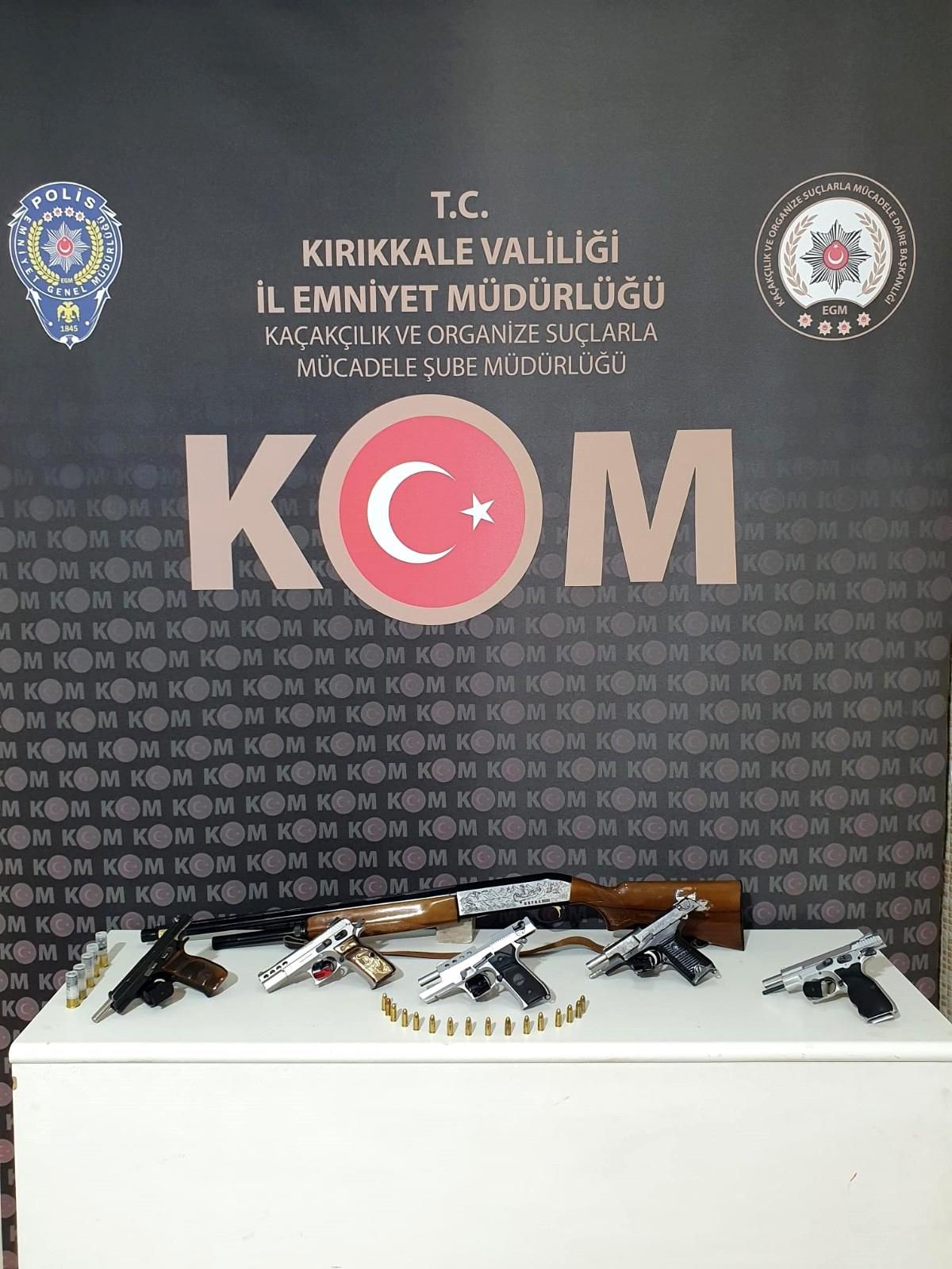 Kırıkkale\'de ruhsatsız tabanca ve av tüfeği ele geçirildi