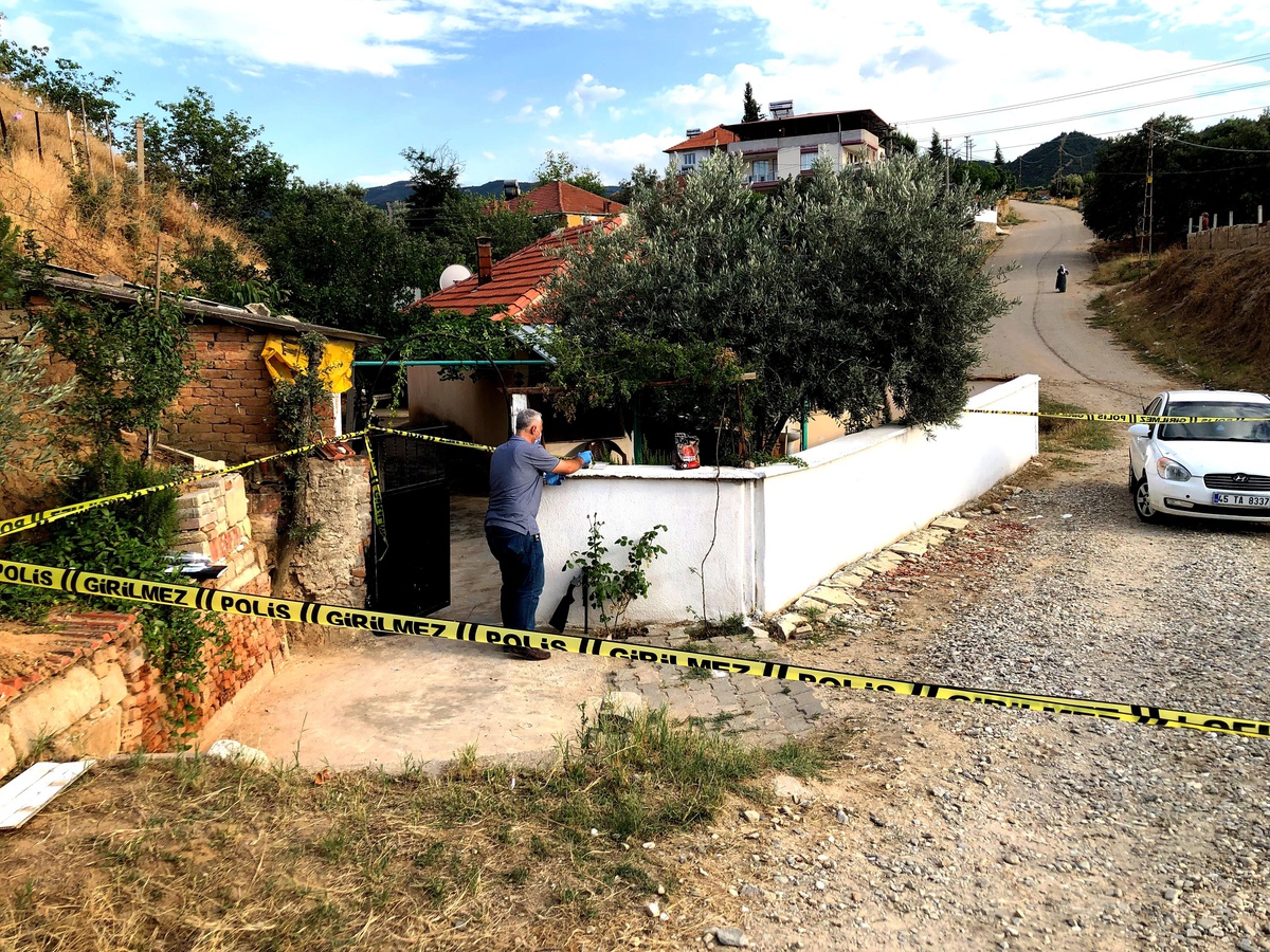 Manisa\'da komşusunu öldüren kişi intihar etti
