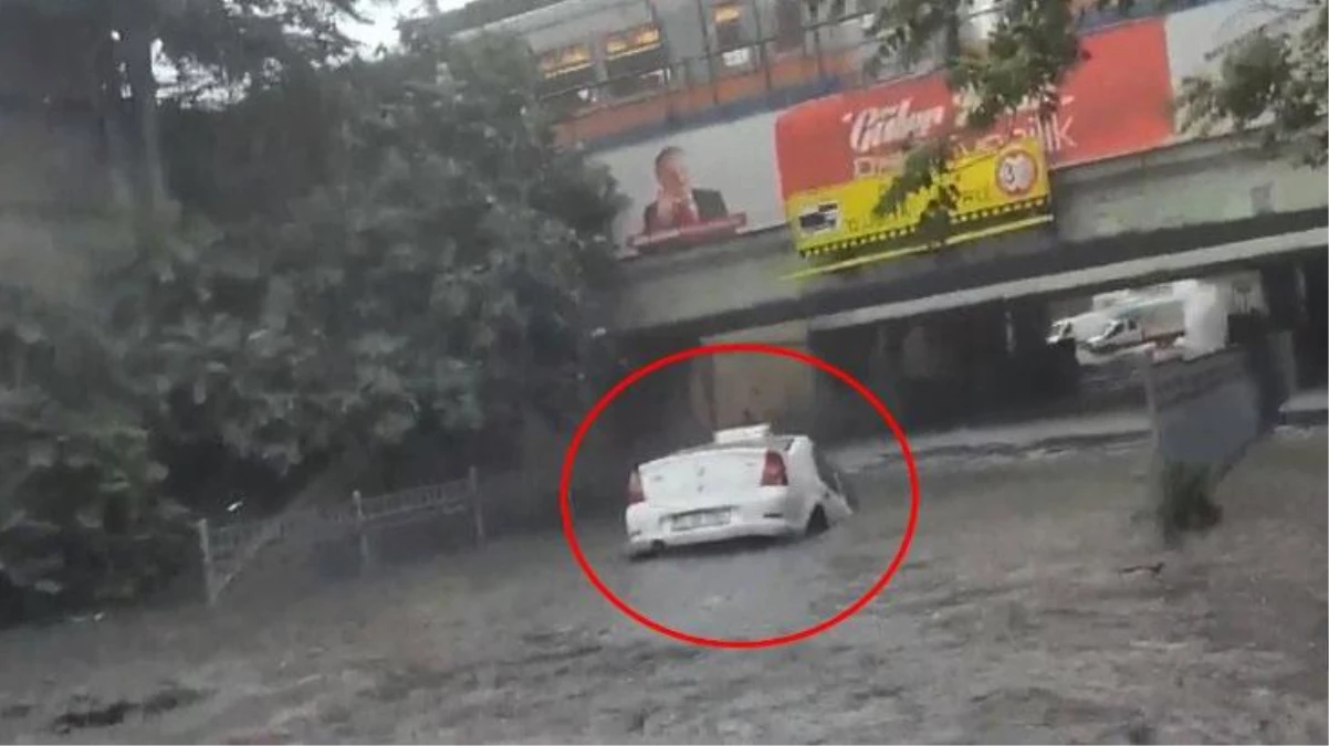 Meteoroloji uyarmıştı! İstanbul sağanak yağışa teslim oldu, araçlar sular altında kaldı