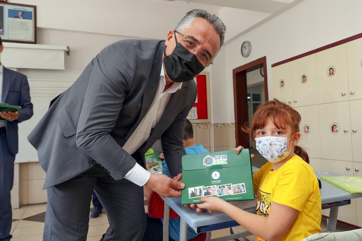 Nevşehir Belediyesi tarafından İlkokul 2. Ve 3. Sınıf öğrencilerine "Çevreci Çocuk Eğitim Seti" dağıtıldı