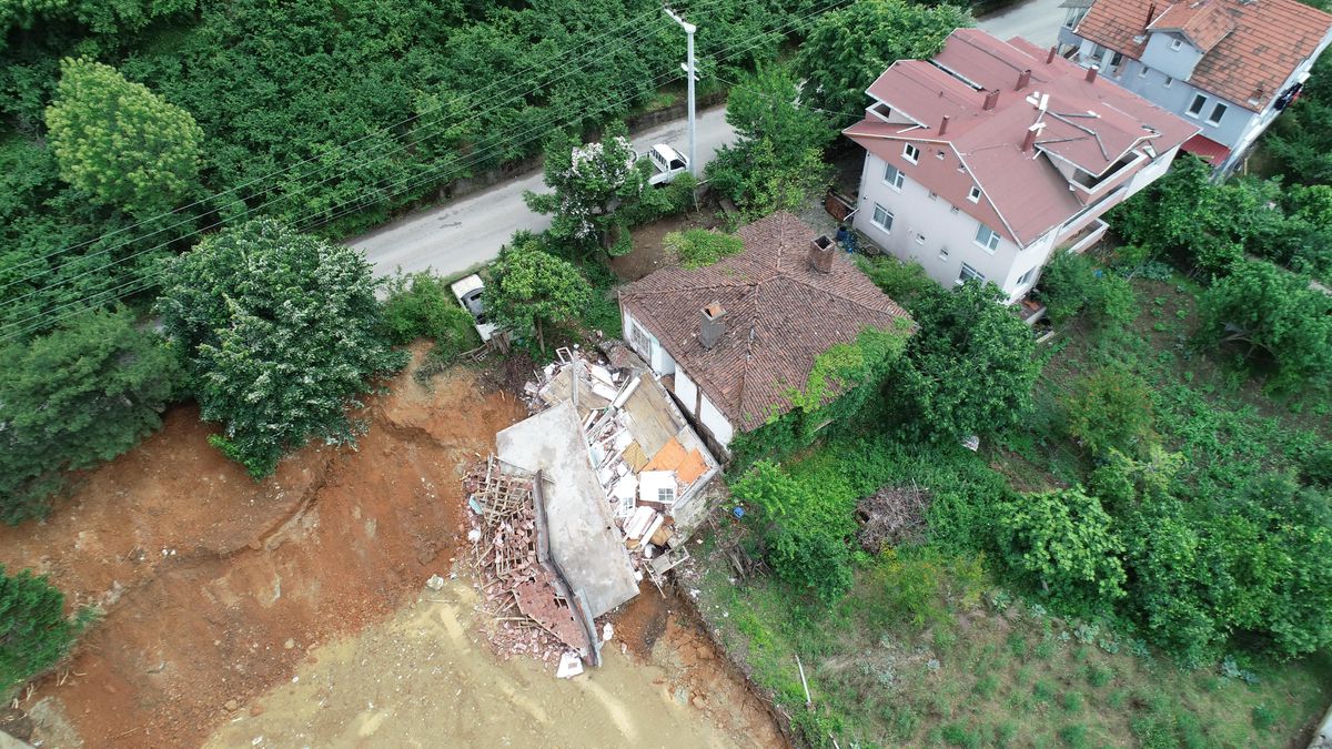 Sağanak sonucu su baskınları yaşanan Düzce\'de hasar tespiti yapıldı