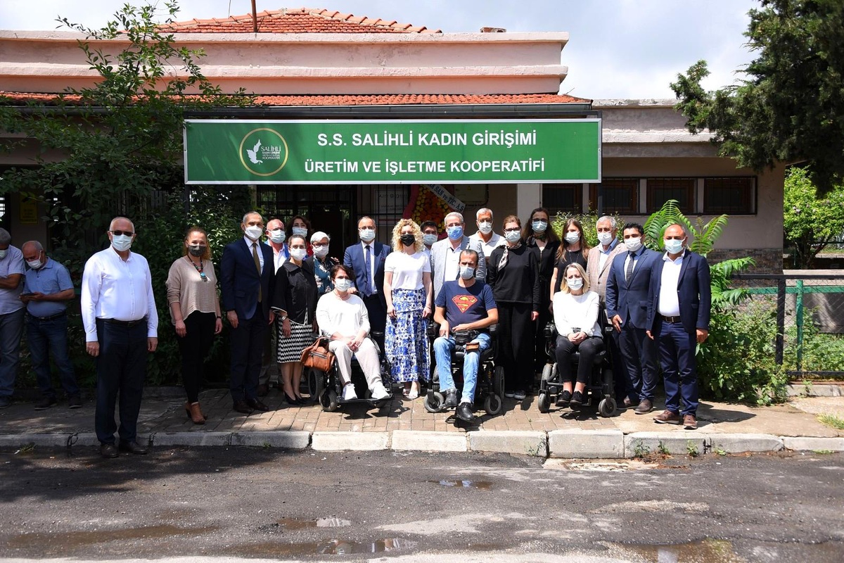 Salihlili kadınlar Ticaret Bakanlığından hibe makine desteği aldı
