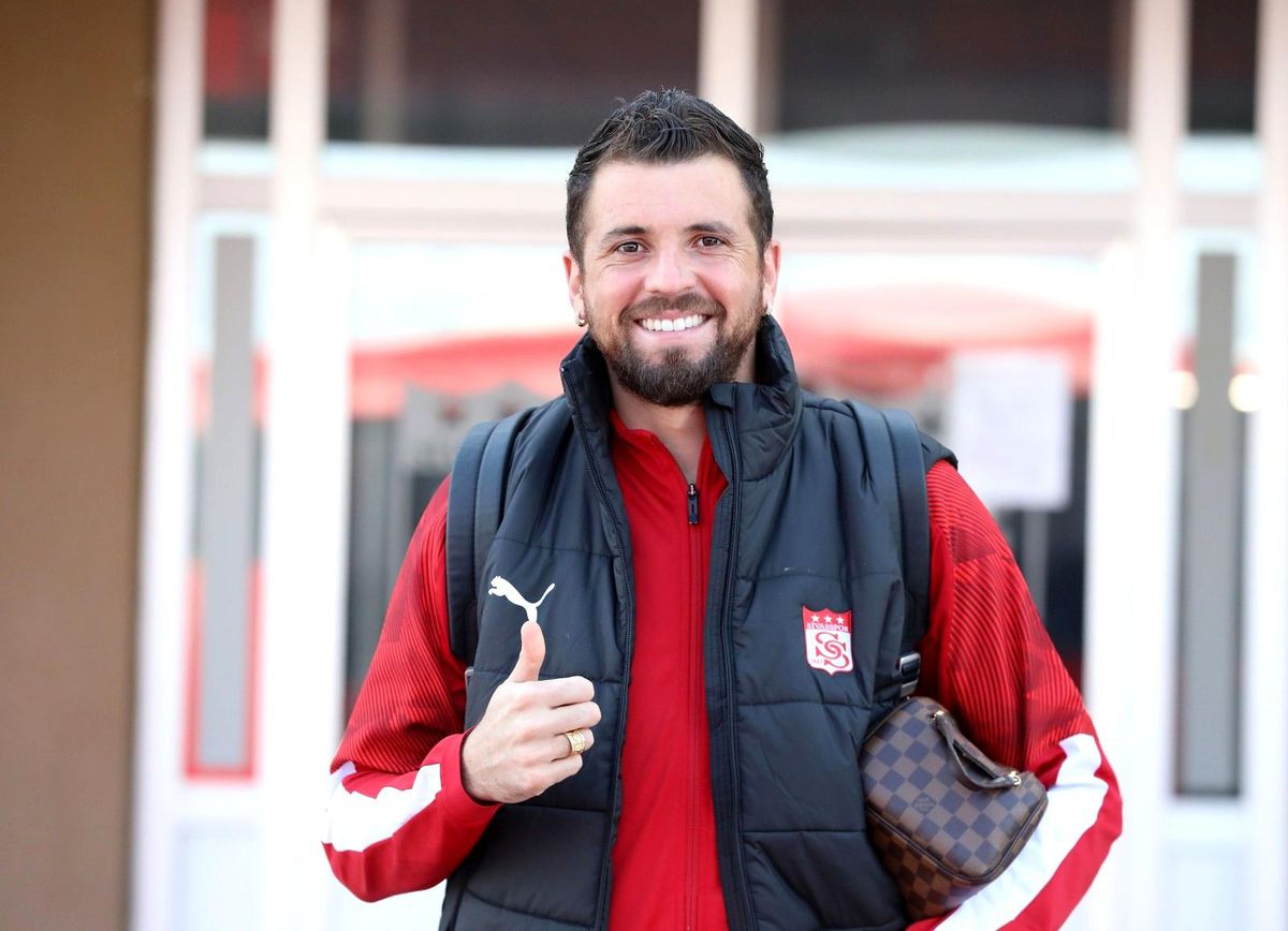 Sivasspor\'da Claudemir takımda kalacak!