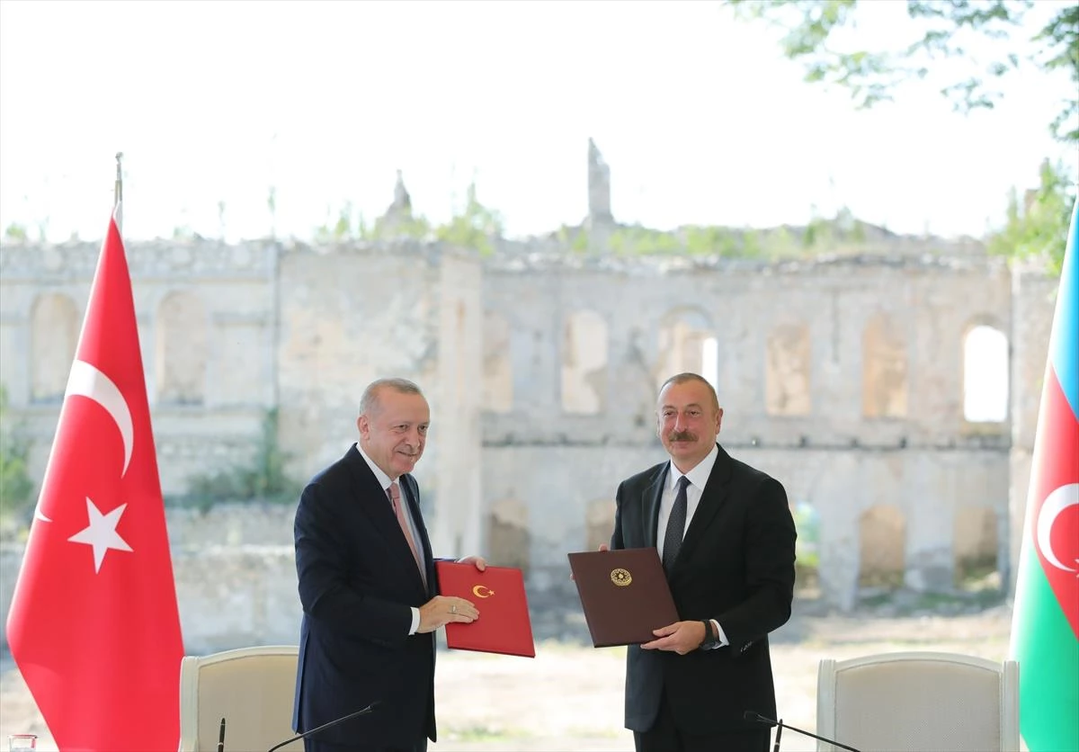Son Dakika: Cumhurbaşkanı Erdoğan ile Azerbaycan lideri Aliyev, iki ülke arasında Şuşa Beyannamesi\'ni imzaladı