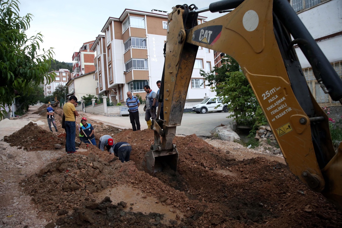 Tokat\'ta belediye altyapısını tamamladığı yerleri asfaltlayarak hizmete sunuyor