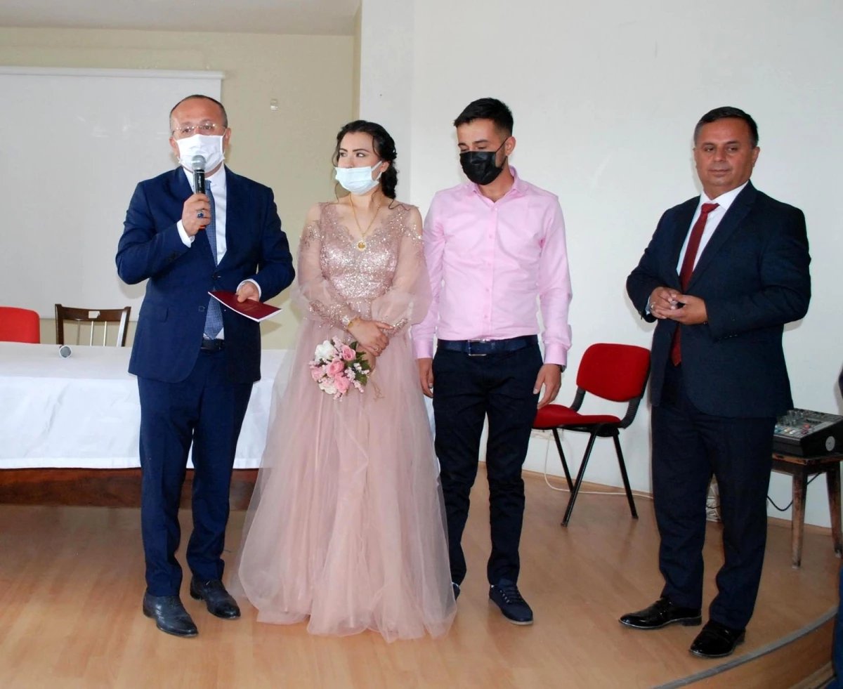 Vali Atik, genç çiftin nikah şahidi isteğini geri çevirmedi