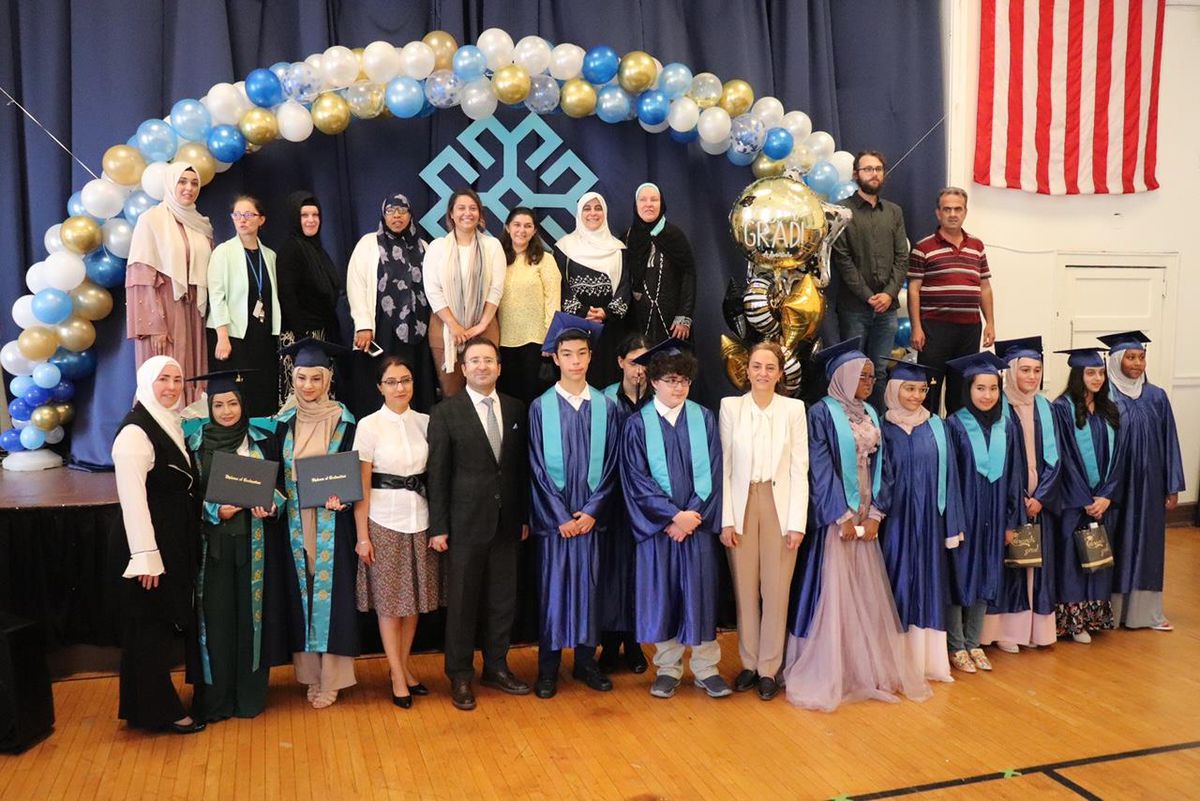 ABD\'deki Maarif Okulu üçüncü dönem mezunlarını verdi