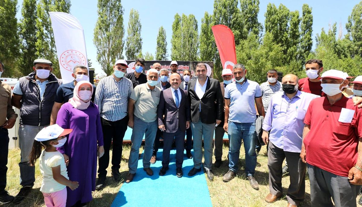 Ağrı\'da kaz yetiştiricilerine kuluçka makinesi ile jeneratör dağıtıldı