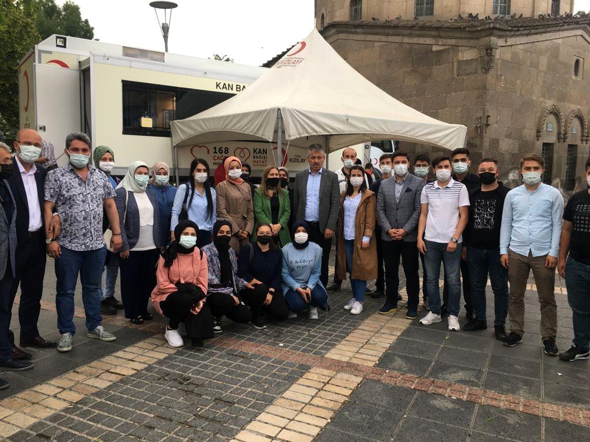 AK Parti Kayseri İl Teşkilatından Kızılay\'a kan desteği