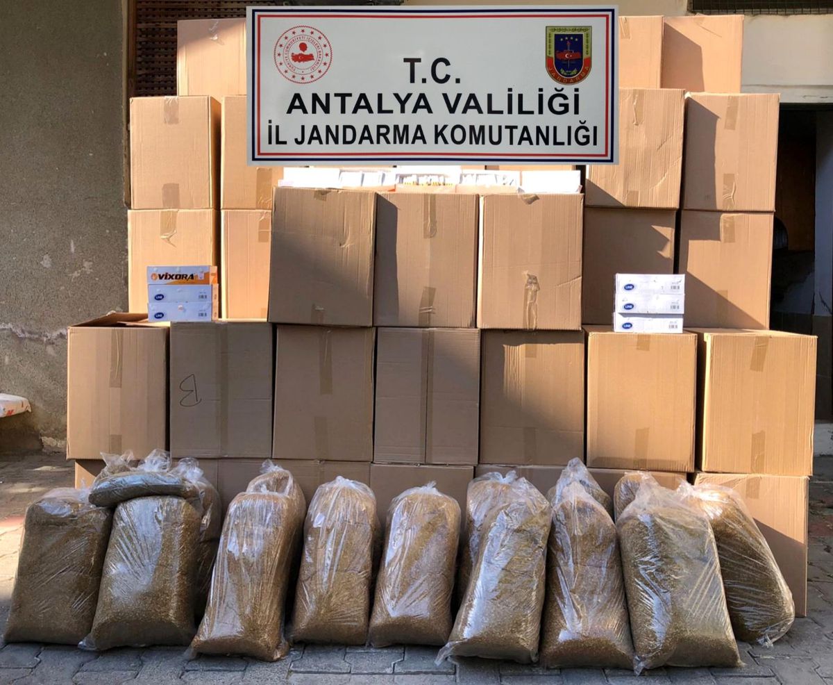 Alanya\'da kaçak tütün operasyonu