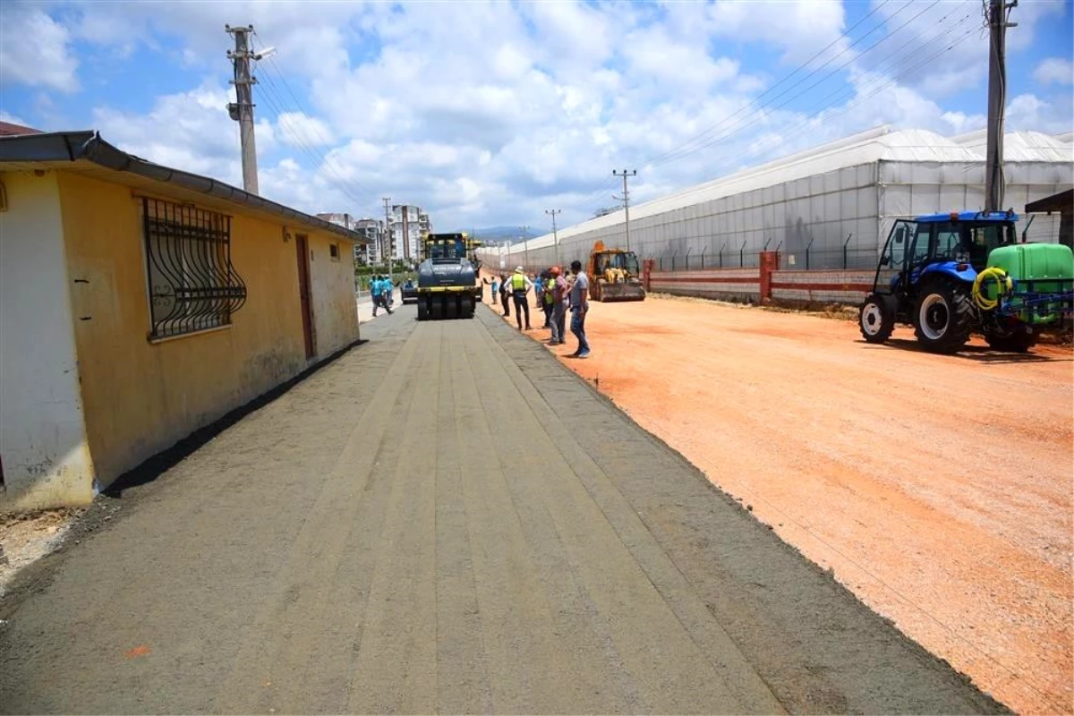 Alanya\'da yollarda yeni beton yol uygulaması