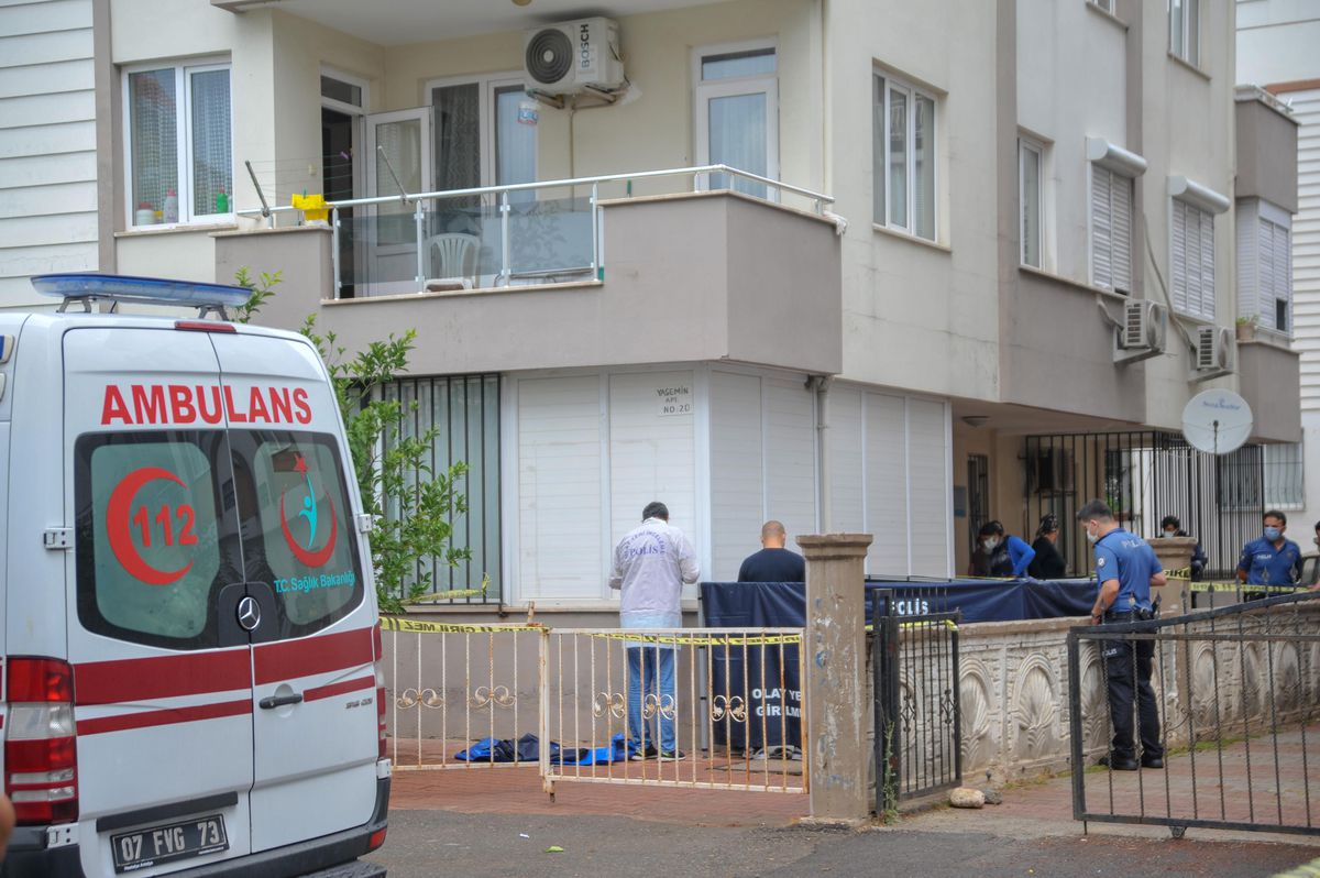 Son Dakika | Antalya\'da balkondan düşen 53 yaşındaki kadın öldü