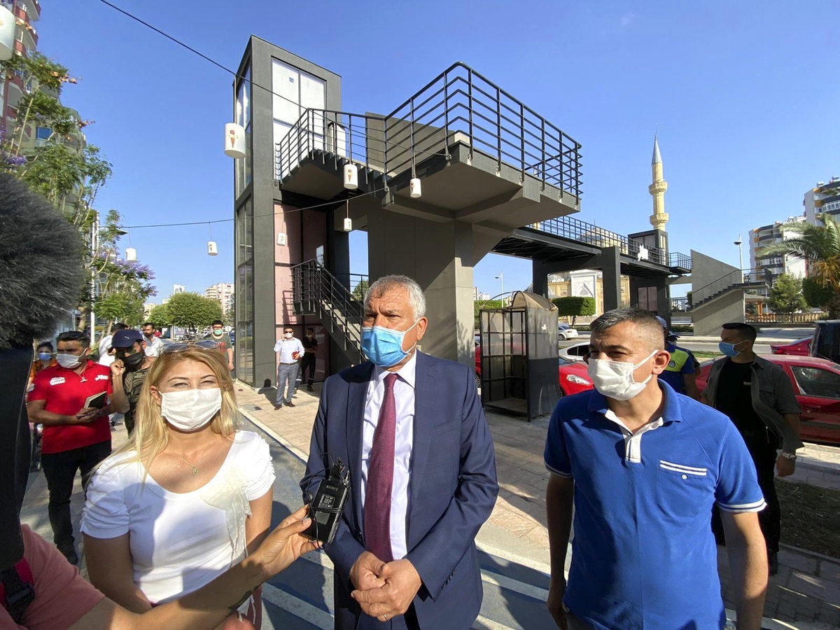 Asansörlü üst geçitler vatandaşın hizmetinde