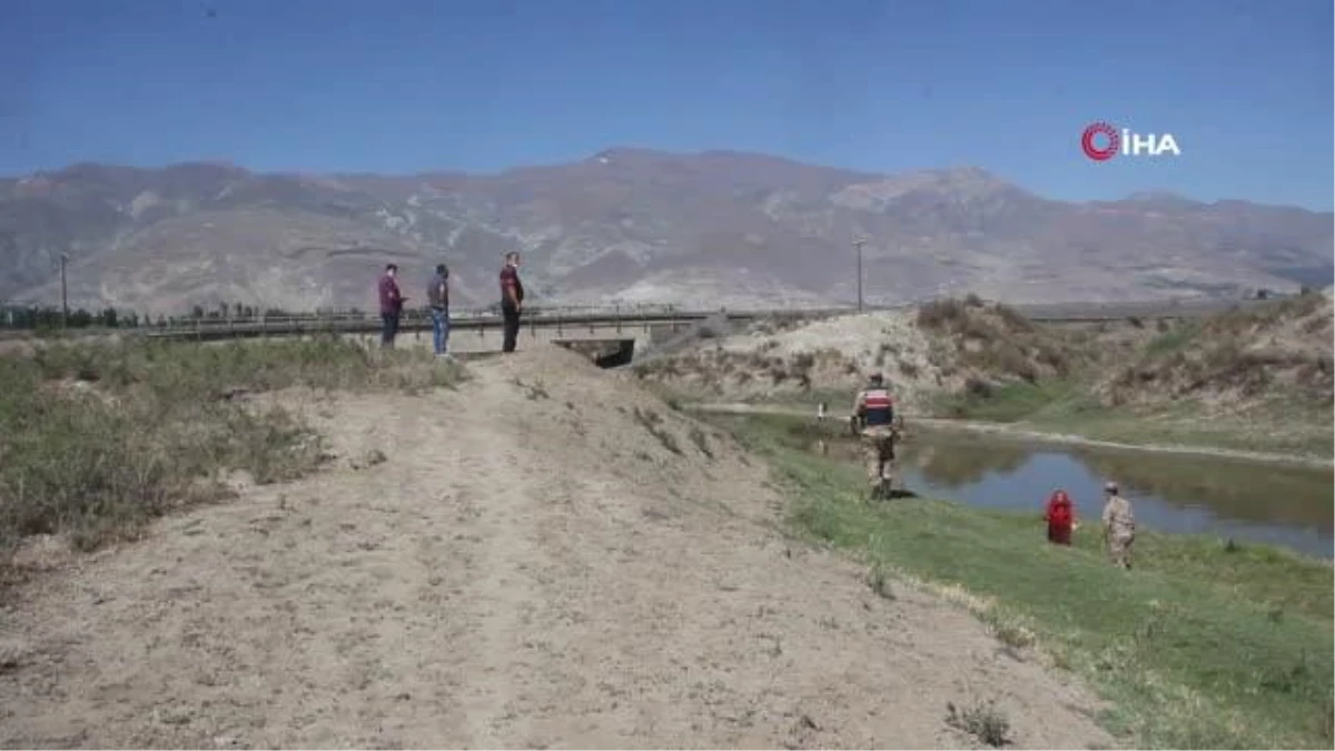 Erzincan\'da sulama kanalında boğularak hayatını kaybeden çocuk toprağa verildi