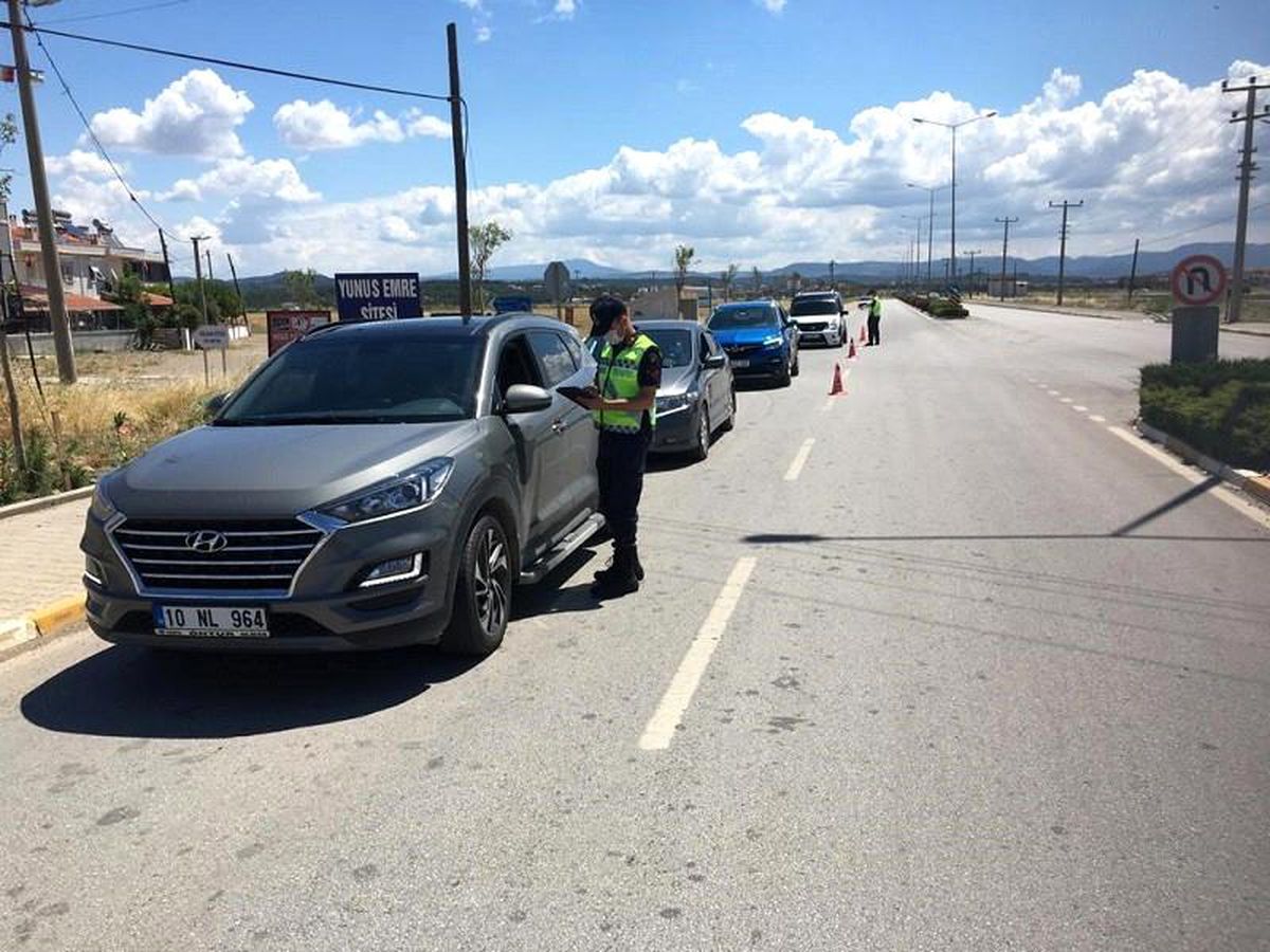 Son dakika haberi! Balıkesir\'de jandarma 8 aranan şahsı yakaladı