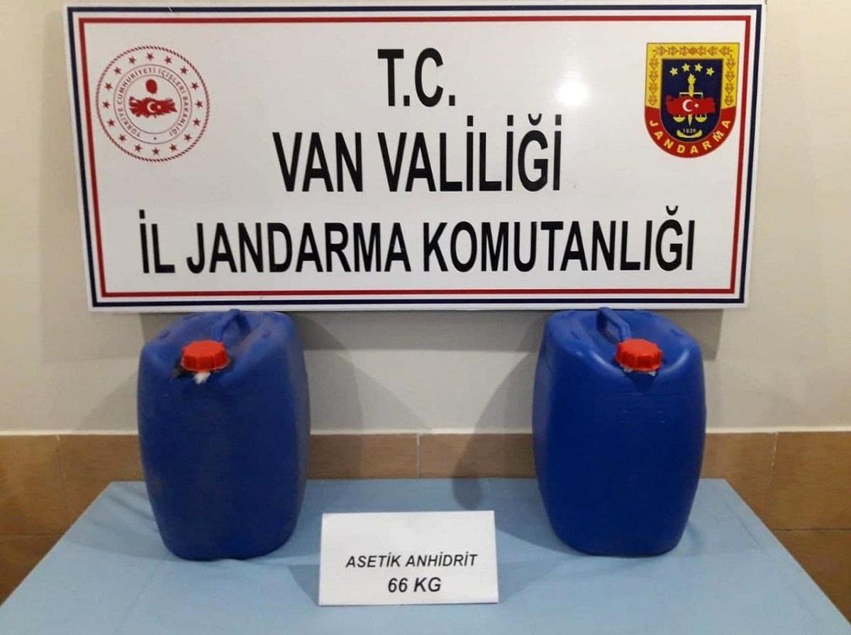 Başkale\'de 66 litre asetik anhidrit ele geçirildi