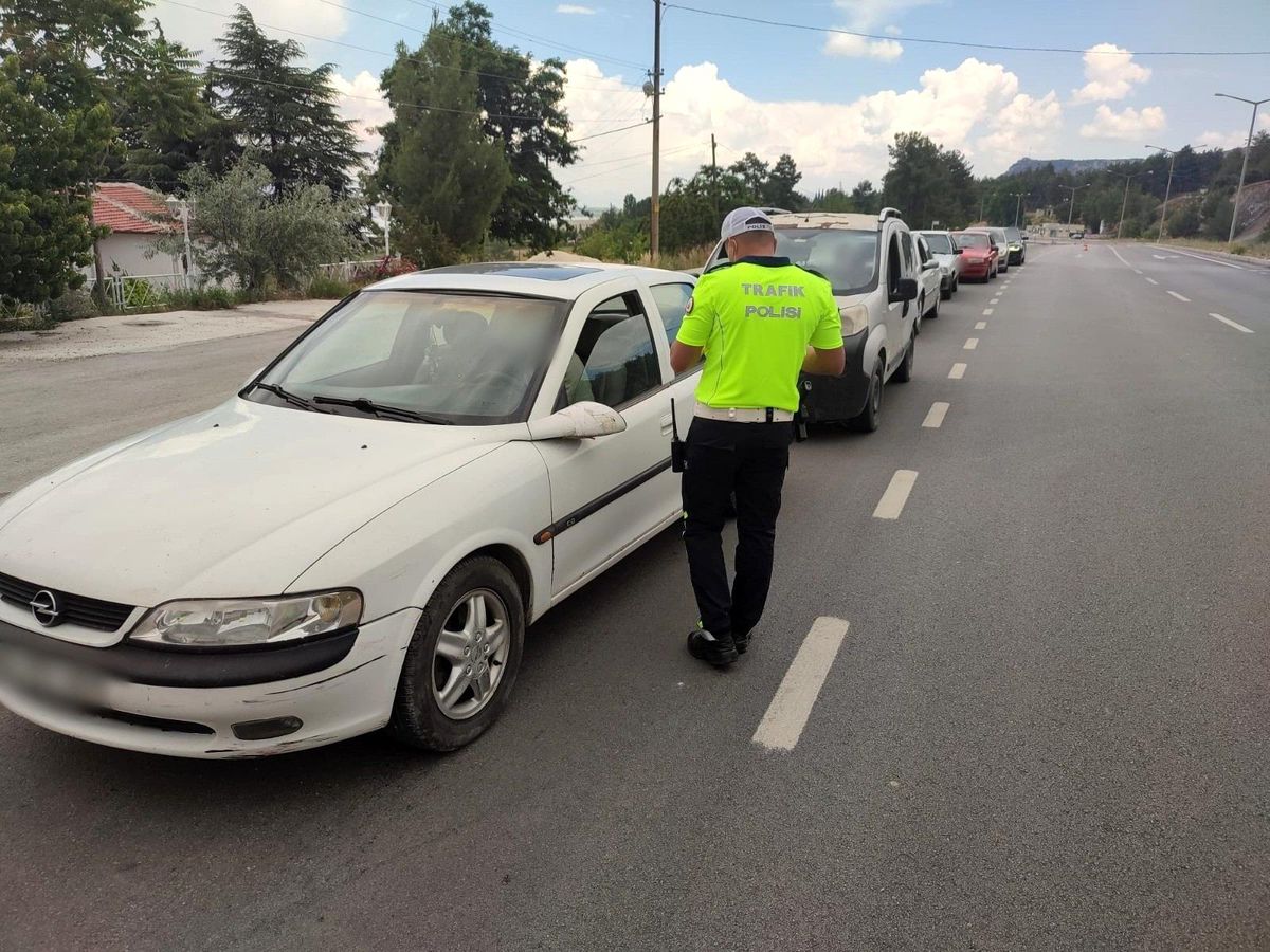 Burdur\'da 172 sürücüye ceza yazıldı, 11 sürücünün de ehliyetine el konuldu