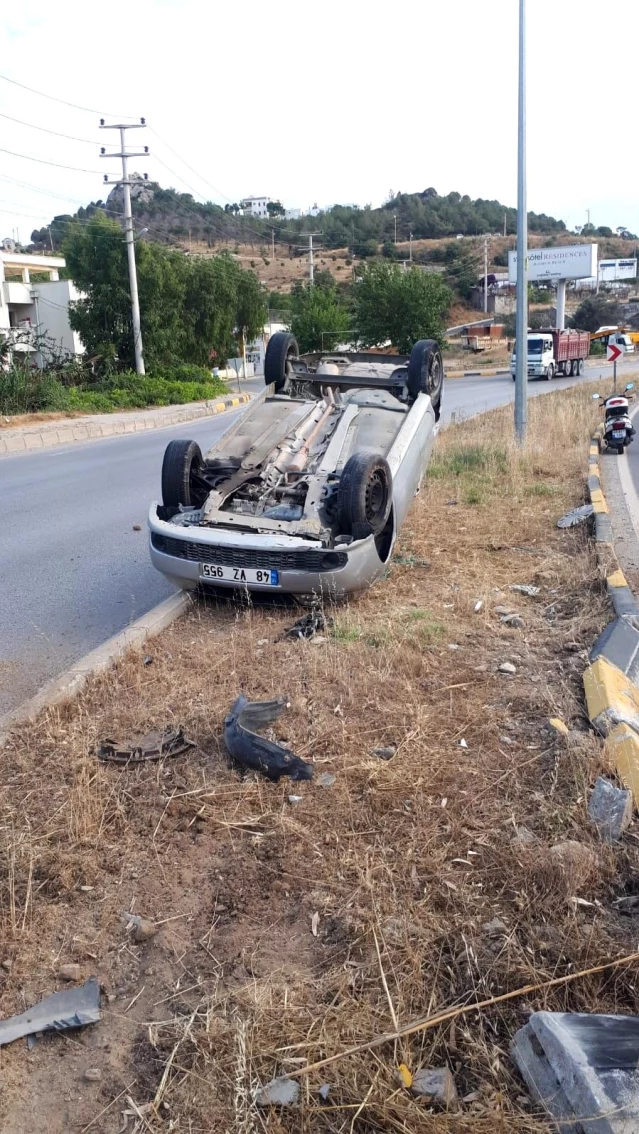 Son dakika! Devrilen otomobilin sürücüsü kazadan yara almadan kurtuldu