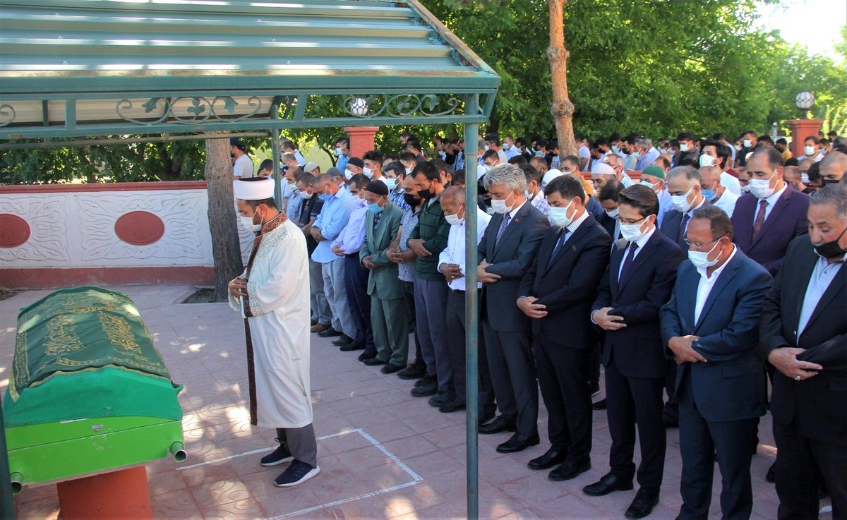 Erzincan\'da sulama kanalında boğulan çocuk toprağa verildi