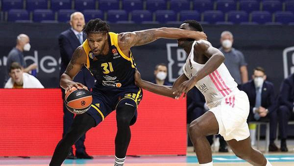 Fenerbahçe Beko\'ya ABD\'li pivot