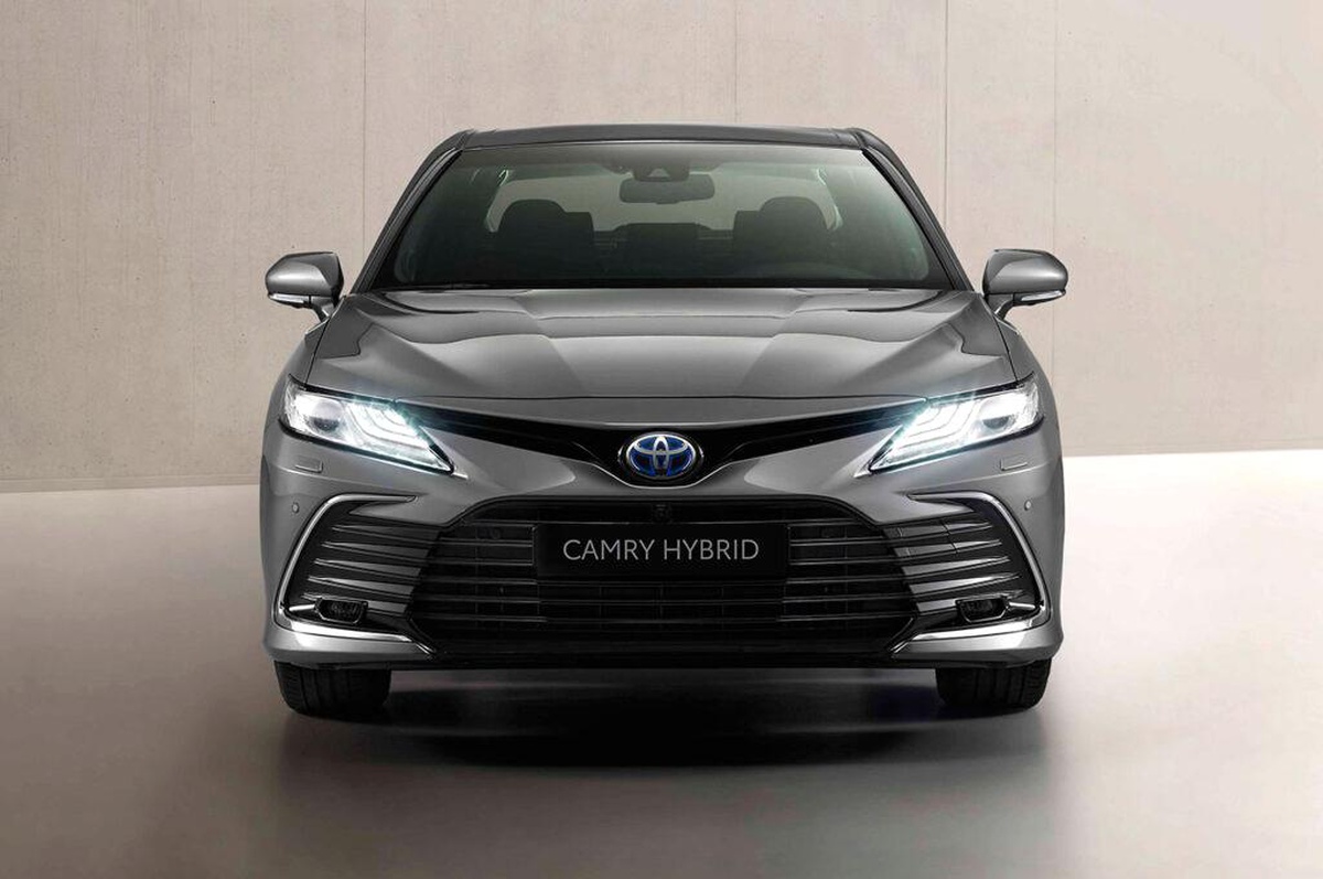 Güncellenen Toyota Camry Hybrid Türkiye\'de