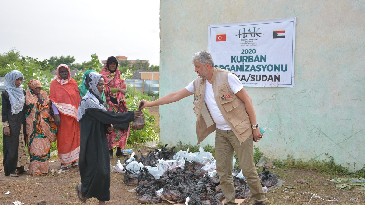 Hak İnsani Yardım Derneğinden 6 ülkeye kurban yardımı
