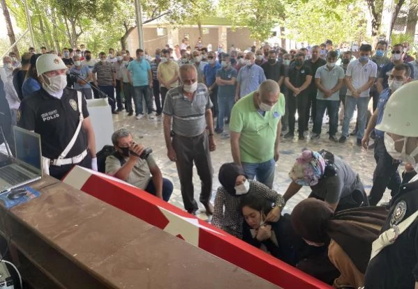 Son dakika haberi: Hatay'daki kazada ölen polis memuru, Osmaniye'de toprağa verildi