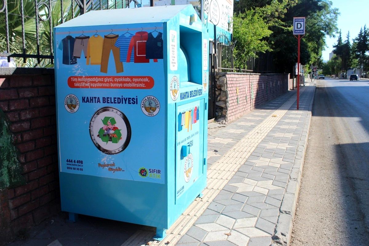 Kahta\'da kullanılmış giysiler ekonomiye kazandırılıyor