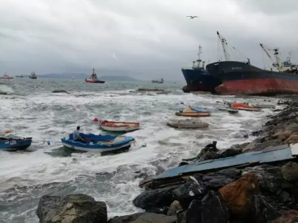 Kartal'da sürüklenen gemi kıyıdaki gemiye yaslandı (2)