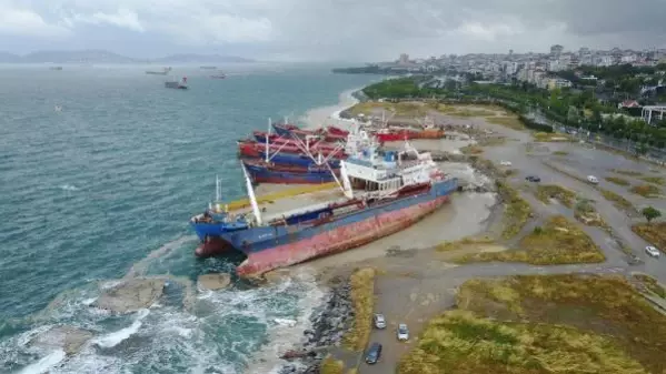 Kartal'da sürüklenen gemi kıyıdaki gemiye yaslandı (2)