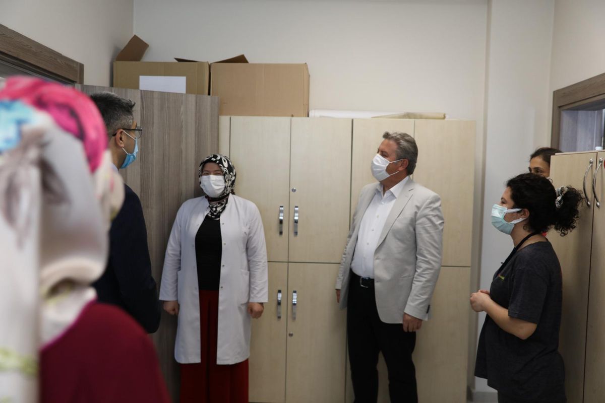 Kayseri\'de belediye personeline Kovid-19 aşısı yapımı başladı