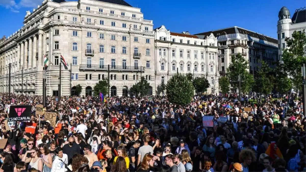 Macar parlamentosu LGBTİ + karşıtı yasayı onayladı