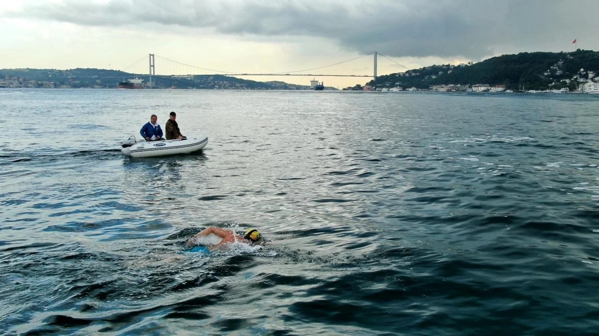 Mersin\'den Kıbrıs\'a yüzmek için İstanbul Boğazı\'nda antrenman