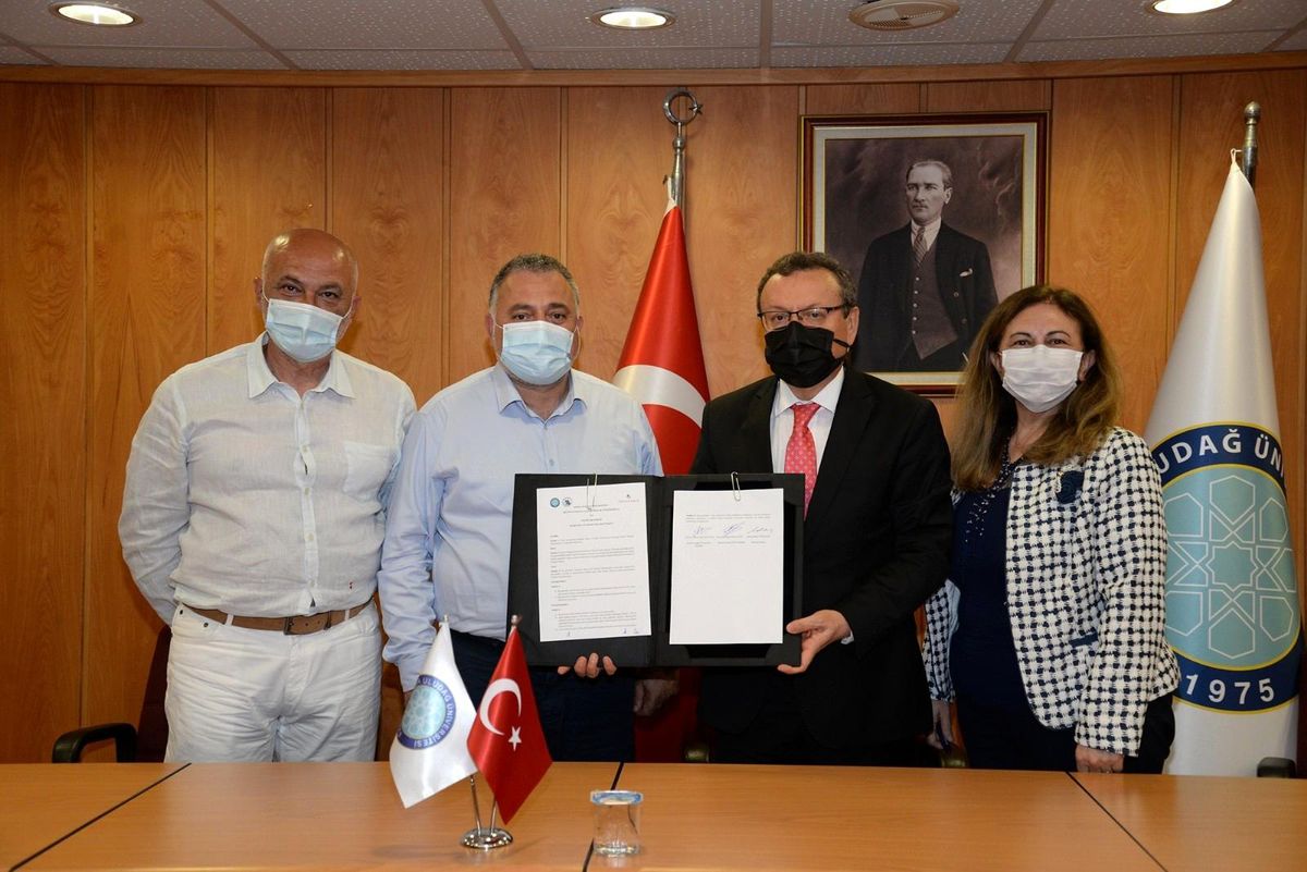 Özçolak Harası\'ndan Atçılık Meslek Yüksekokulu\'na büyük destek