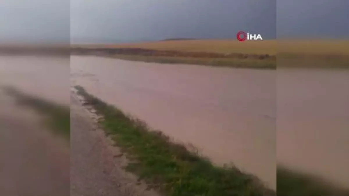 Sağanak sonrası araziler sular altında kaldı