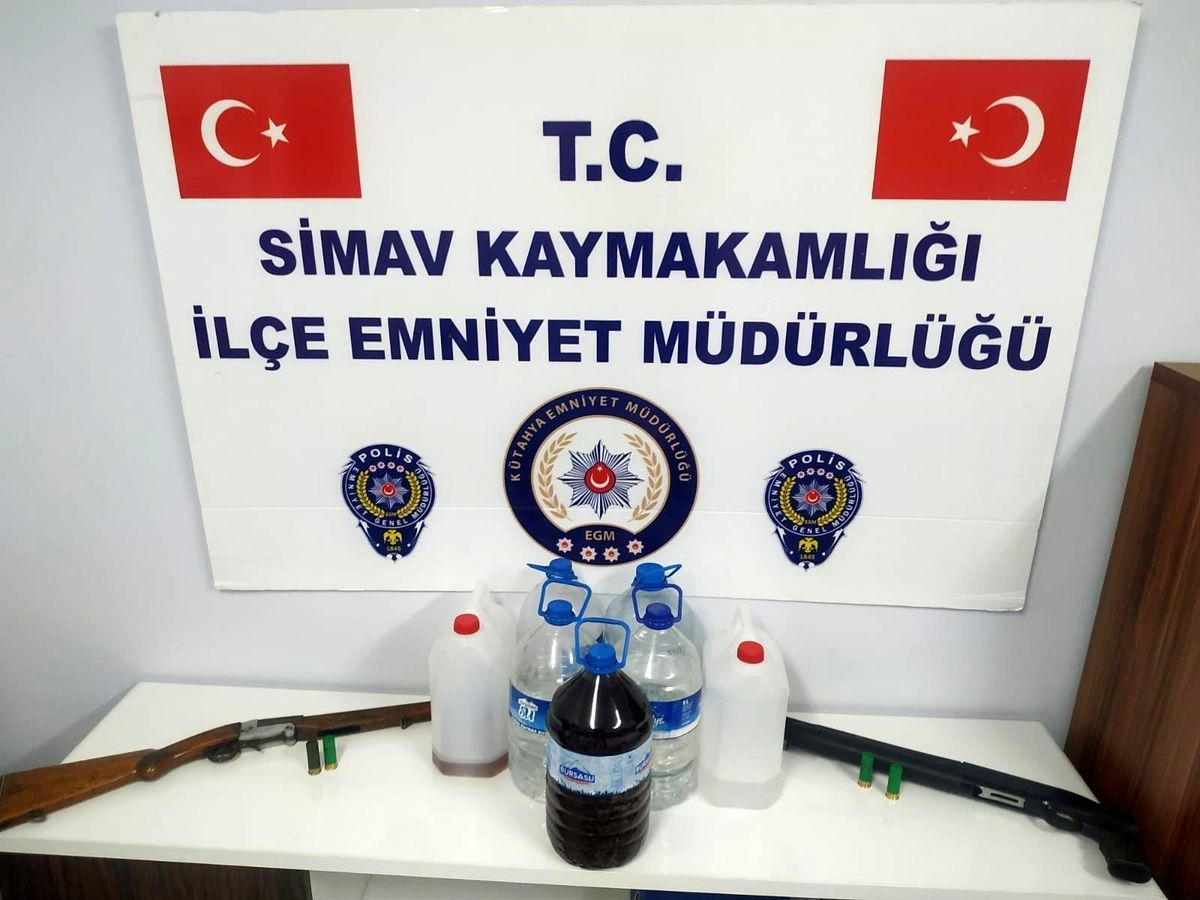 Simav\'da kaçak alkol operasyonu