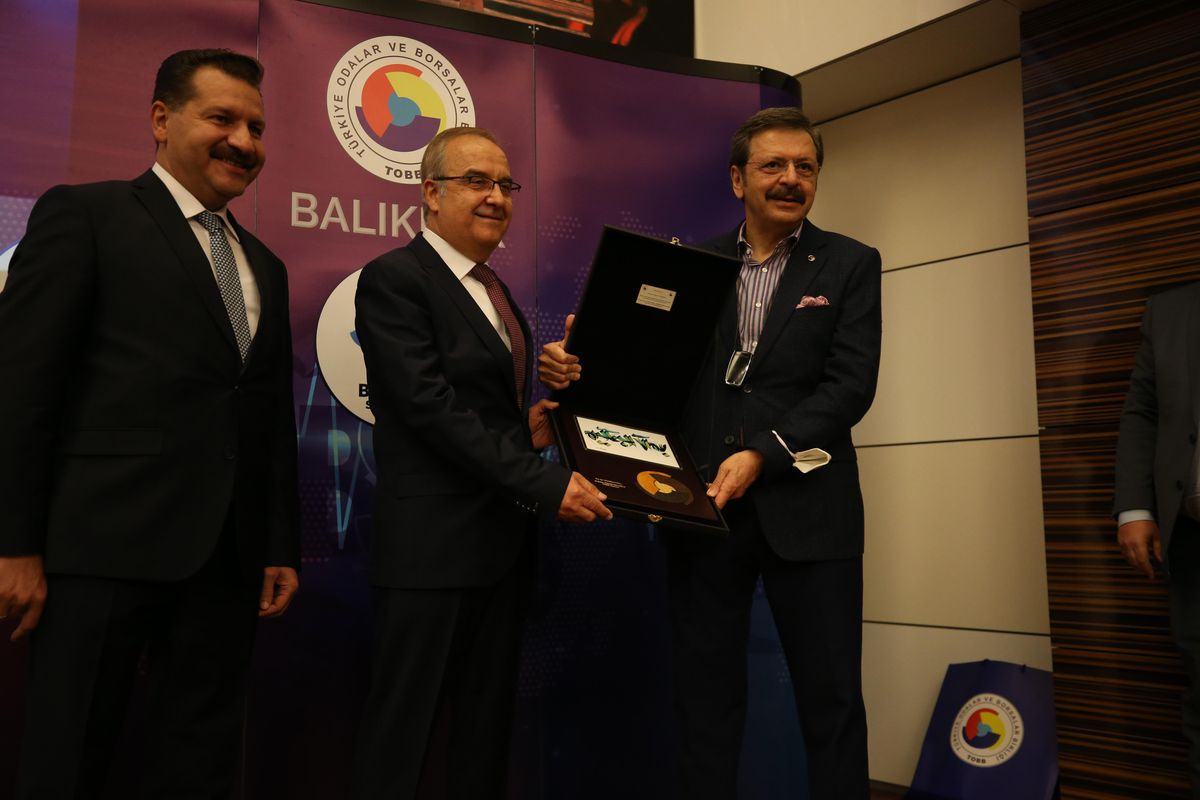 TOBB Başkanı Hisarcıklıoğlu, Balıkesir\'de iş insanlarıyla bir araya geldi Açıklaması