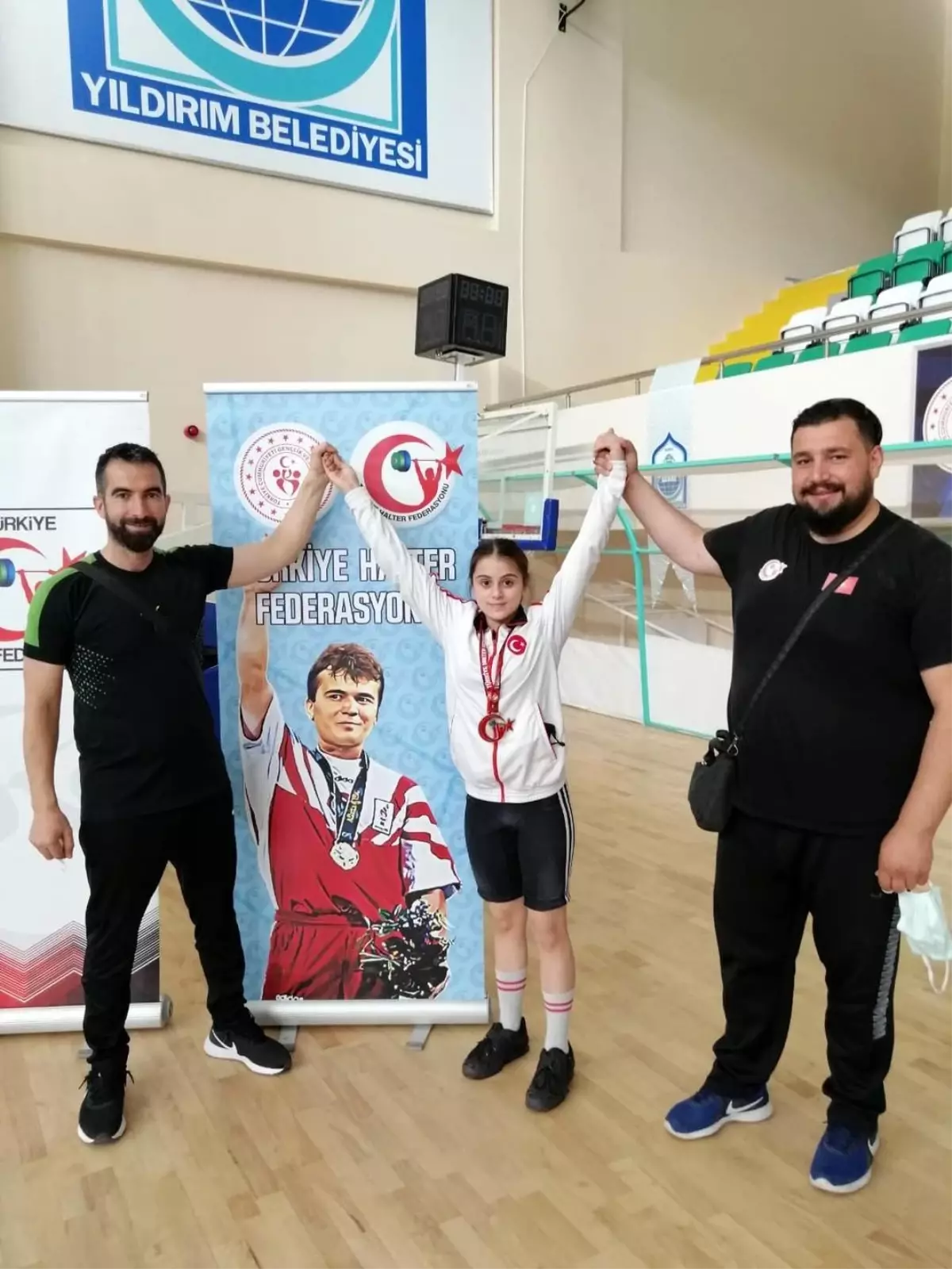 Türkiye Halter Şampiyonası\'nda Pursaklar Belediyesi sporcusu Leyla Şanay\'dan Türkiye ikinciliği