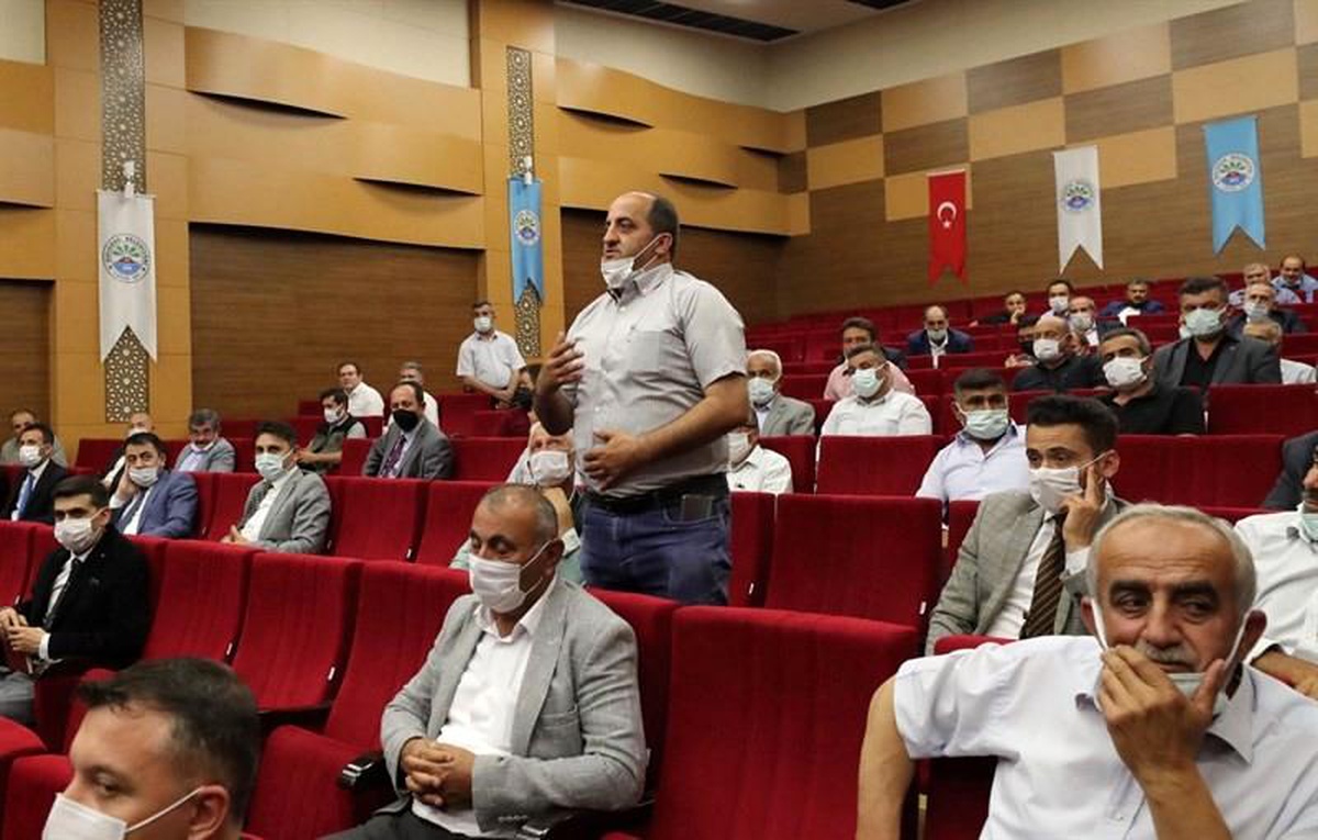 Vali Varol, Suluova\'da muhtarlarla bir araya geldi