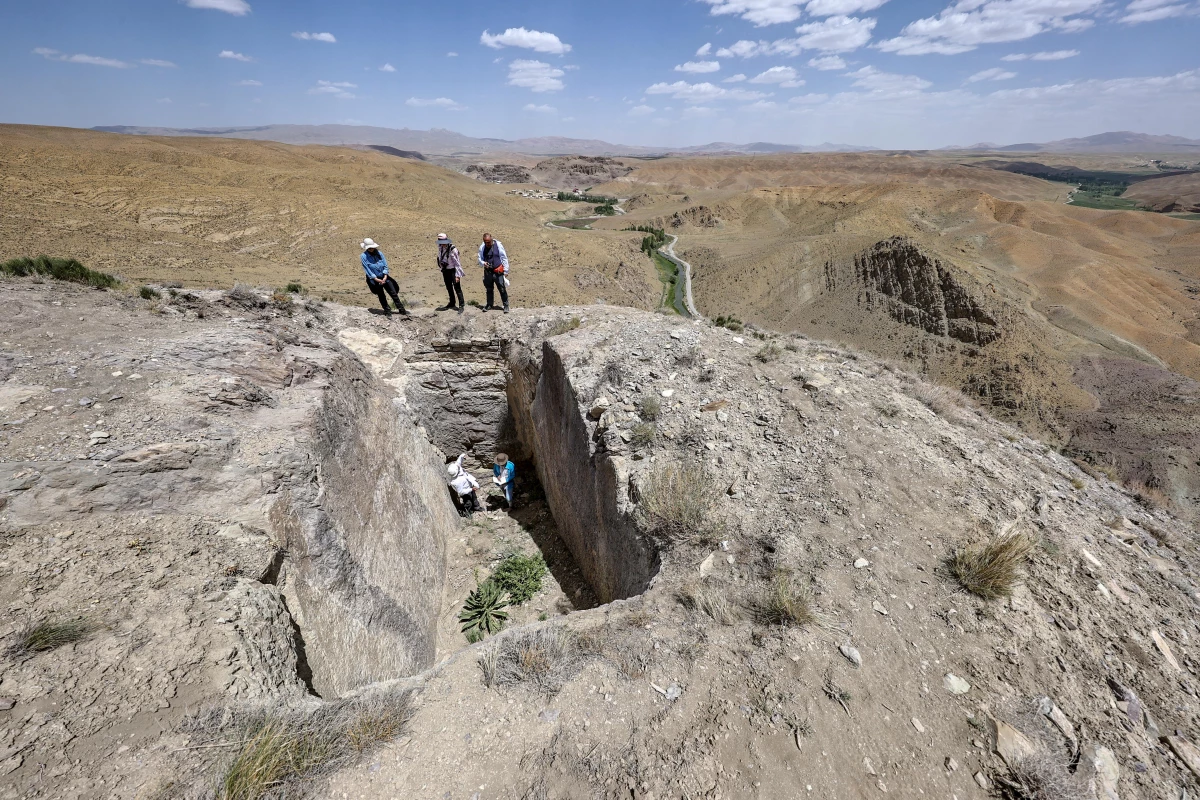 Van\'da Urartular dönemine ait yeni bir kale kalıntısı tespit edildi