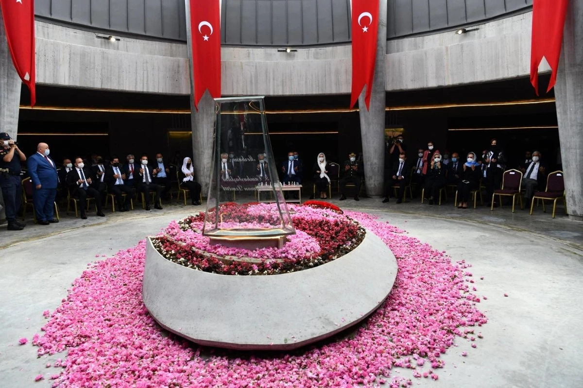 9.Cumhurbaşkanı Süleyman Demirel vefatının 6\'ncı yılında kabri başında kısıtlı katılımla anıldı