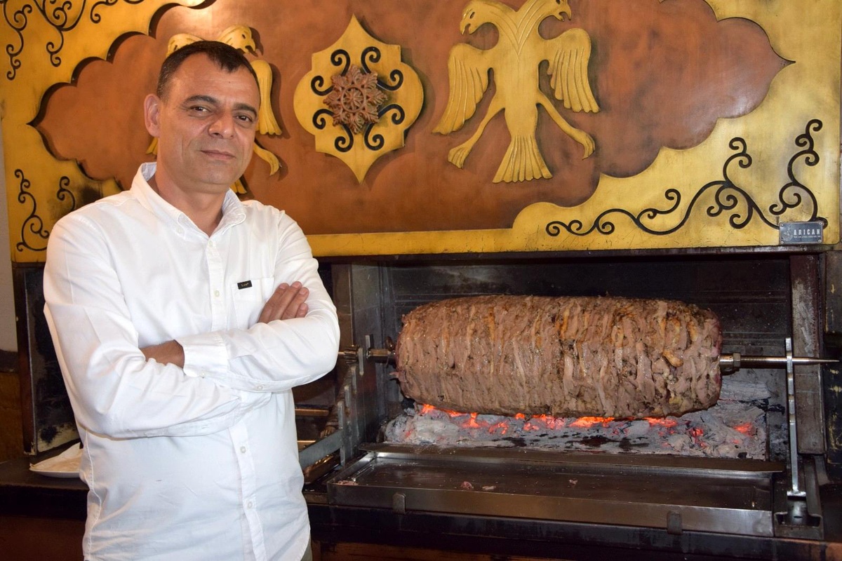 Bankacıyken hobi olarak başladı, Antalyalıları cağ kebabı lezzetiyle buluşturdu