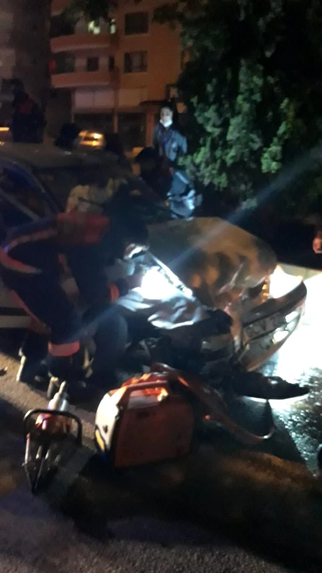 Başkent'te zincirleme kazada aracında sıkışan sürücü yaralandı