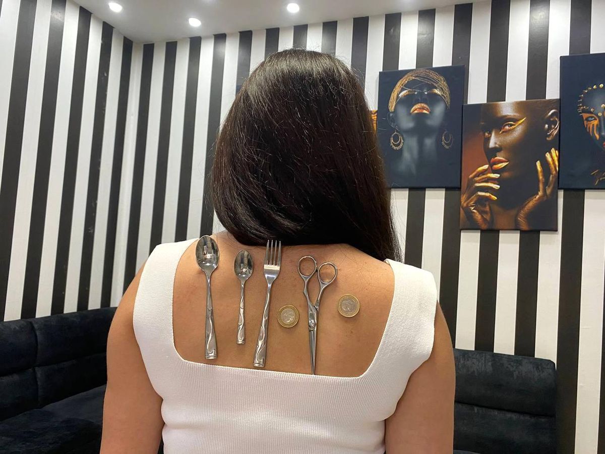 Biontech aşısı yaptırdı, metal eşyalar vücuduna yapışmaya başladı