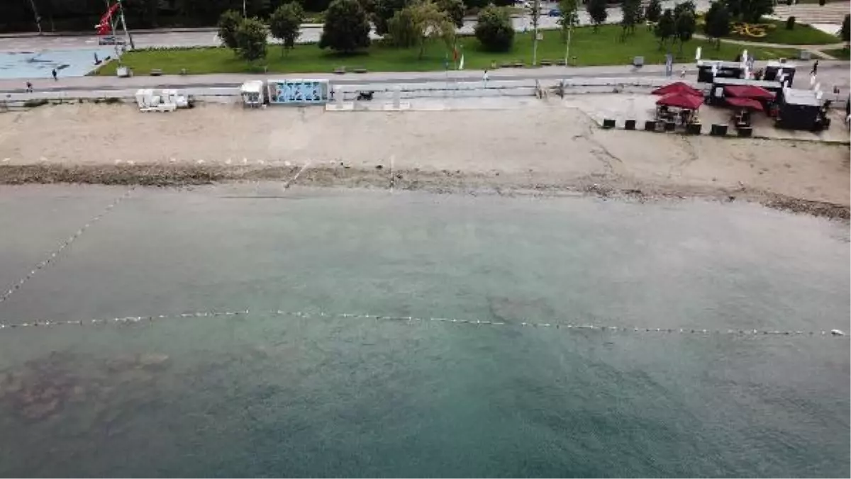 Caddebostan sahilindeki müsilaj yoğunluğu azaldı