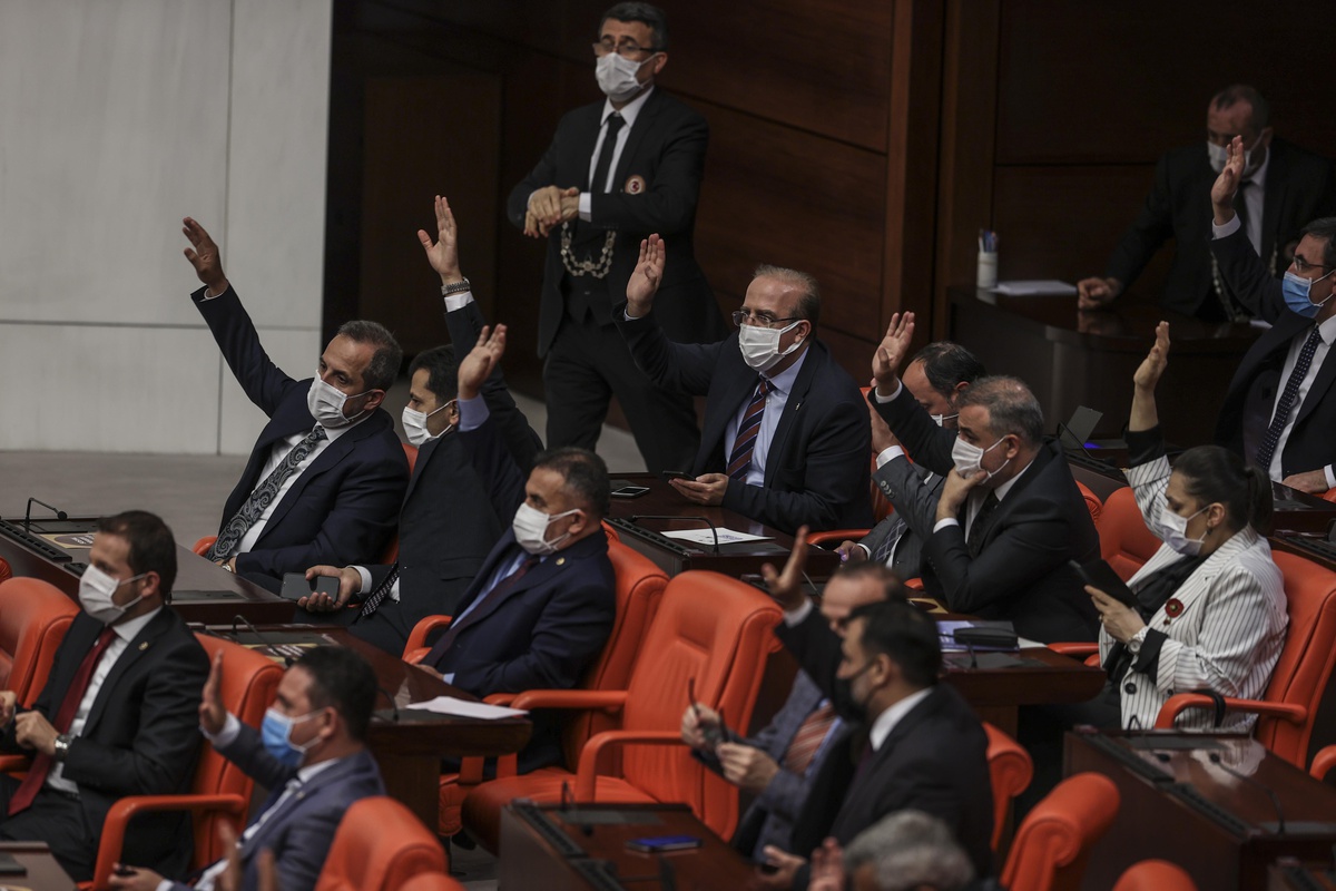 Ceza ve Güvenlik Tedbirlerinin İnfazı Hakkında Kanun ile Bazı Kanunlarda Değişiklik Yapılmasına Dair Kanun Teklifi, TBMM Genel Kurulunda kabul edildi.
