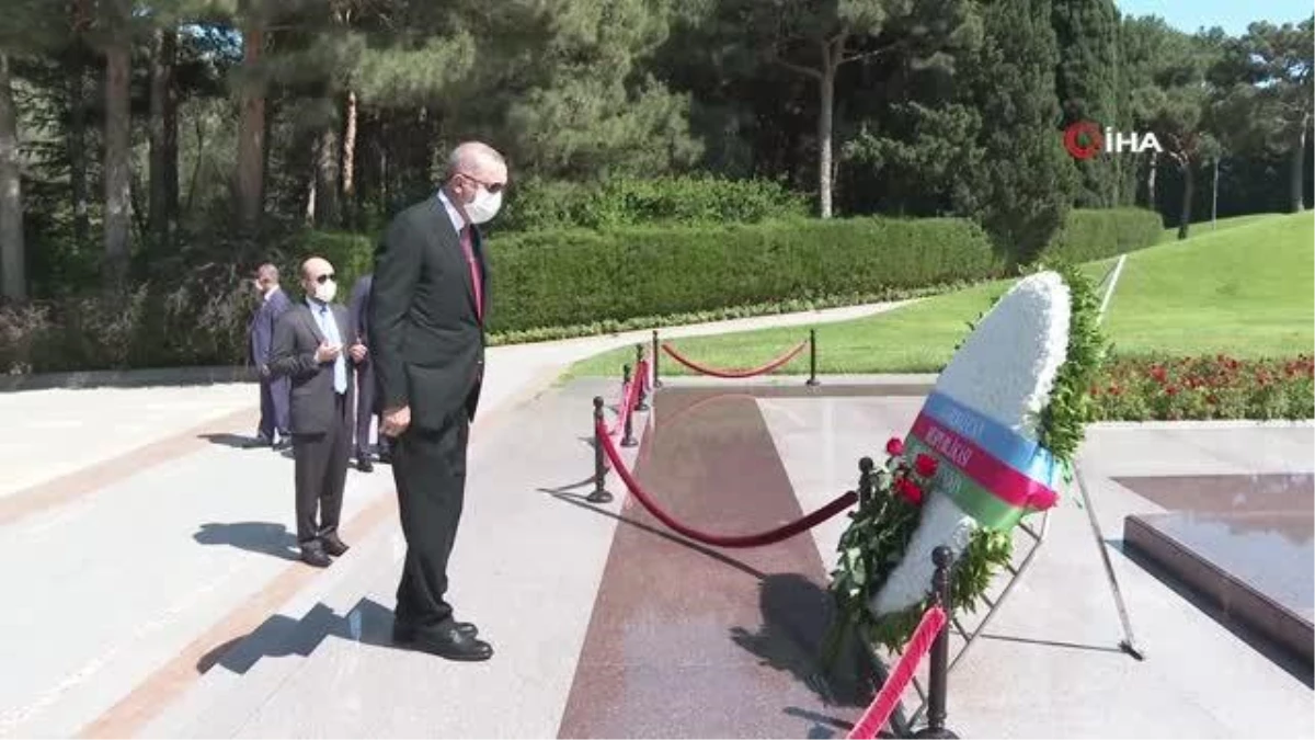 -Cumhurbaşkanı Erdoğan, merhum Cumhurbaşkanı Haydar Aliyev\'in kabrini ziyaret etti