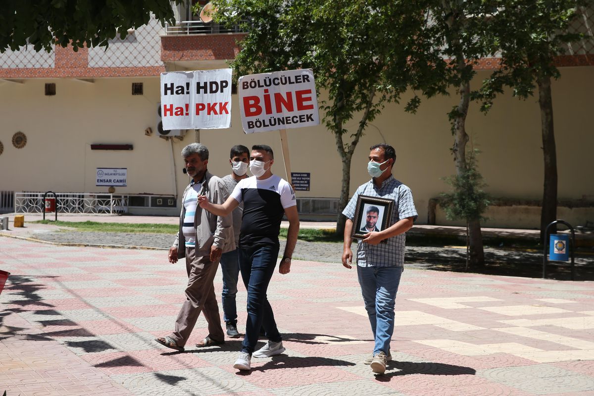 Diyarbakır annelerinin oturma eylemine bir aile daha katıldı
