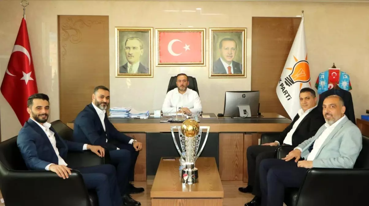 Diyarbekirspor\'dan Vali Karaloğlu\'na kupalı ziyaret