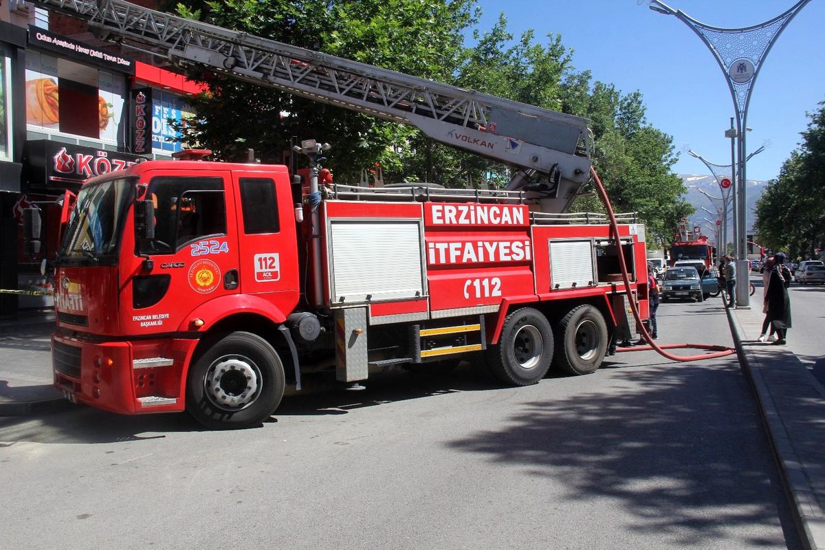 Erzincan\'da meydana gelen baca yangını paniğe sebep oldu